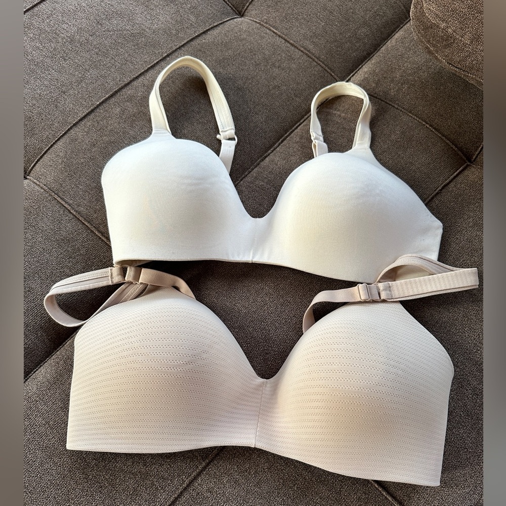 Set of 2 Hanes Bras Size 36D
